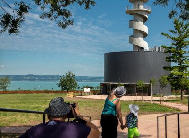 Balatonföldvári Hajózástörténeti Látogatóközpont - Kiállítás és Kilátó