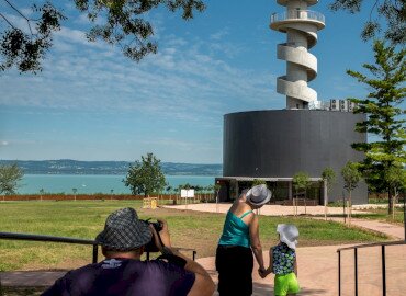 Balatonföldvári Hajózástörténeti Látogatóközpont - Kiállítás és Kilátó