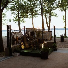 BURCSÁNYI ACOUSTIC koncert a Helka Sörkertben