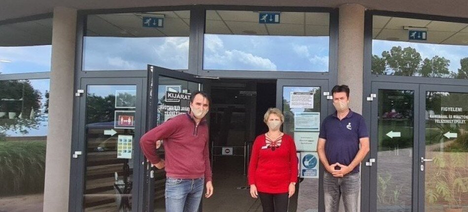 Egyenmaszk hirdeti Balatonföldvárt is