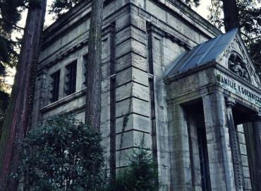 Esti fáklyás kriptalátogatás Kovács Péterrel Balatonlellén