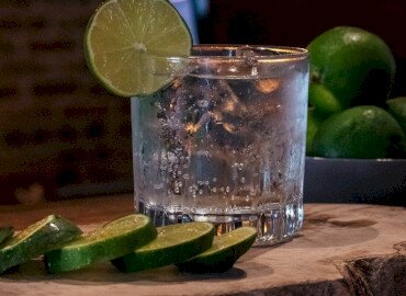 Gin és Whiskey est a Helka Sörkertben Balatonföldváron