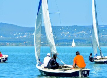 Hétvégi 2 napos intenzív gyakorlati vitorlás tanfolyam Balatonföldváron a Viharsaroknál