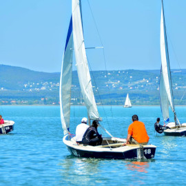 Hétvégi 2 napos intenzív gyakorlati vitorlás tanfolyam Balatonföldváron a Viharsaroknál