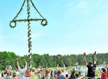 I. Kőröshegyi veteránautó kiállítás és májusfa kitáncolás