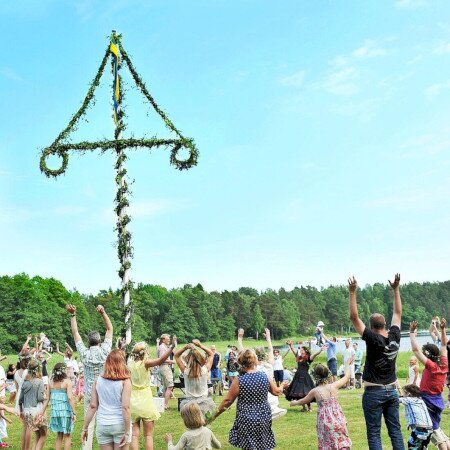 I. Kőröshegyi veteránautó kiállítás és májusfa kitáncolás