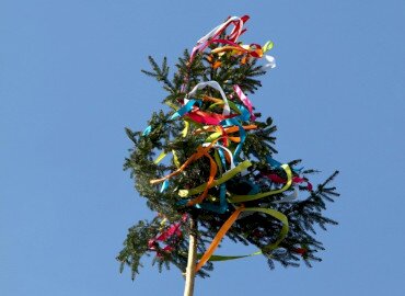 Májusfa-állítás Kőröshegyen