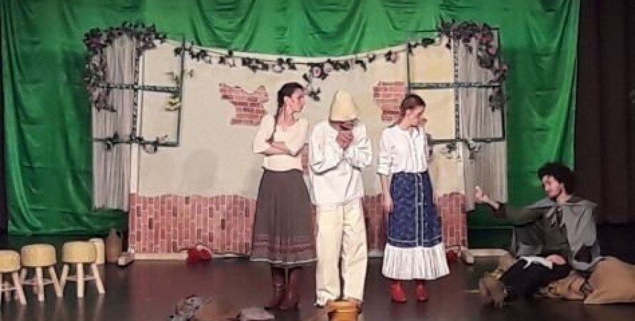 Okos lány zenés mesejáték Balatonszárszón a Csukás Színházban