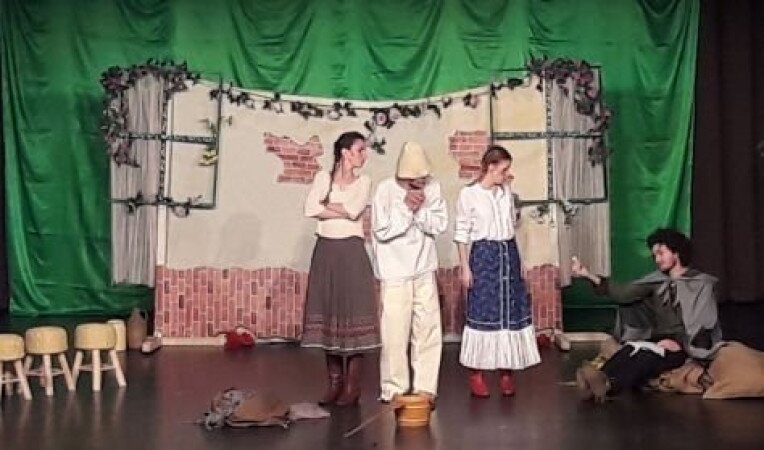 Okos lány zenés mesejáték Balatonszárszón a Csukás Színházban