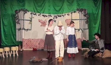 Okos lány zenés mesejáték Balatonszárszón a Csukás Színházban