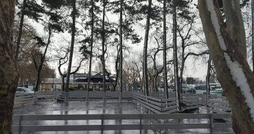Siófoki Jégkikötő - korcsolyapálya a hajóállomáson