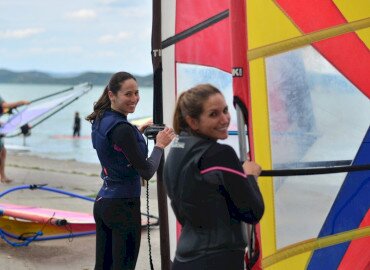 Surf&Go egynapos kezdő szörf tanfolyam Balatonföldváron a Viharsaroknál