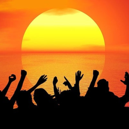 Zenés, táncos est Szántódon